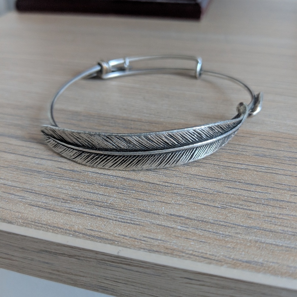 ALEX AND ANI Quill Feather Bangle (Silver)